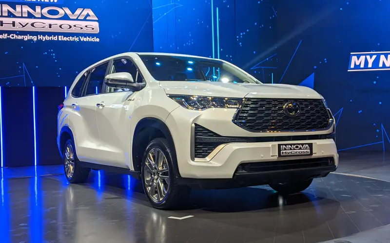 1669703958-toyota-innova-hycross